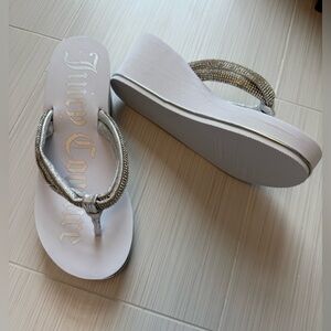 NEW Juicy Couture White and Silver Wedge Sandals Size 9 NWOT